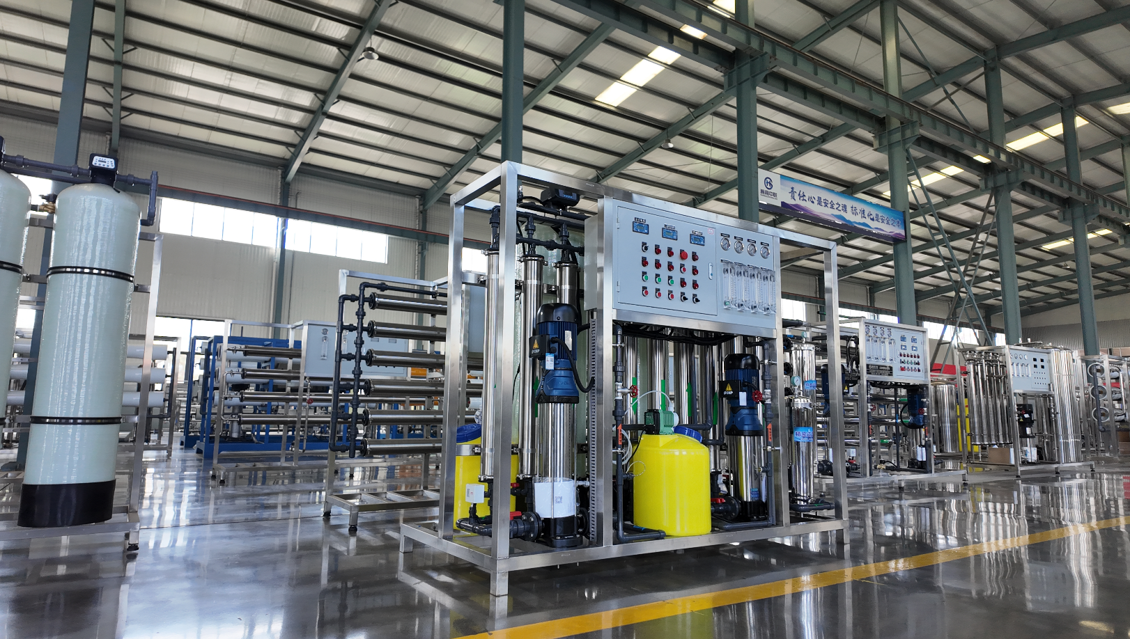 瀚高中联带您了解反渗透设备在地下水、自来水及水库水中的应用实践